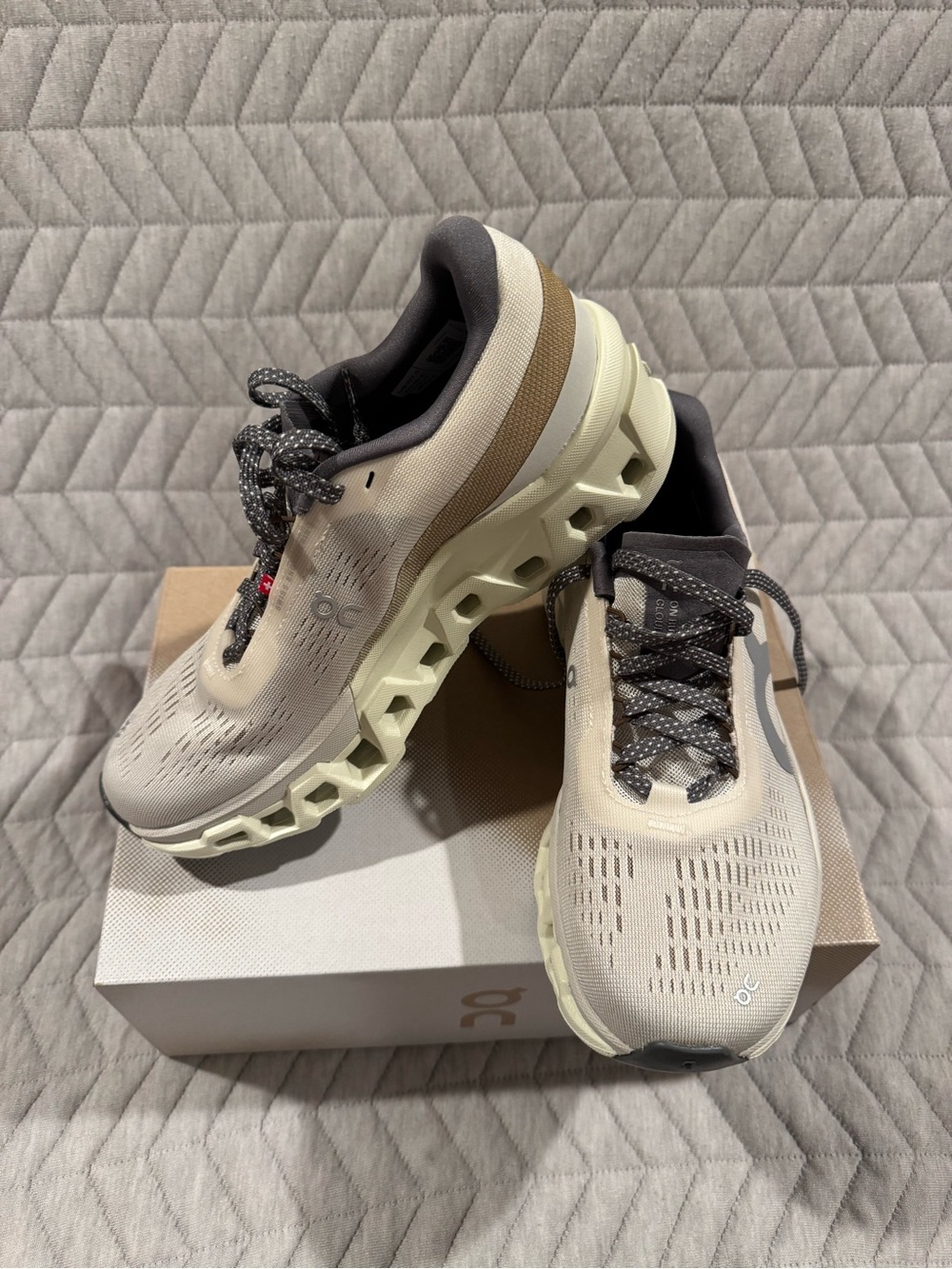 BRAND NEW On Running Cloud monster 2 Lightweight Sneakers in Beige and Brown